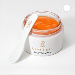 New in box. DANUCERA MASTER MASK PRO-GLOW BRIGHTENING HYDRATING MASK brush $125!